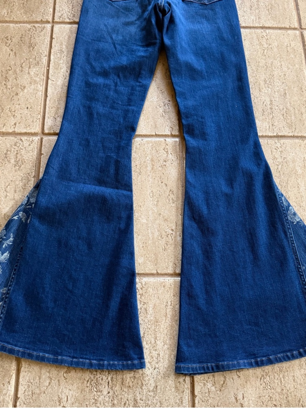 Wrangler Retro High Rise Trumpet Flare Jeans Bell Bottom Floral Denim 27x36 - Picture 6 of 8